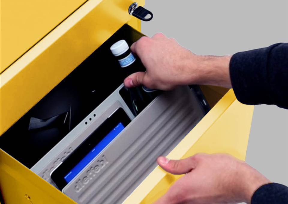 Tidy and personalized drawers with smart "Mia Ped"